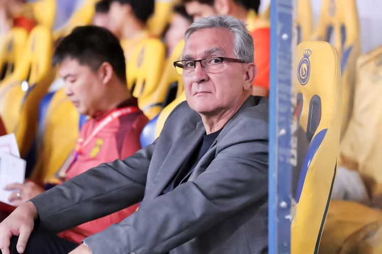李佳悦：伊万阵型打法让我摸不着头脑，上半场应打541做好防守
